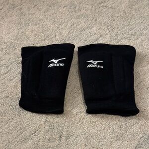 Mizuno Black Knee Pads